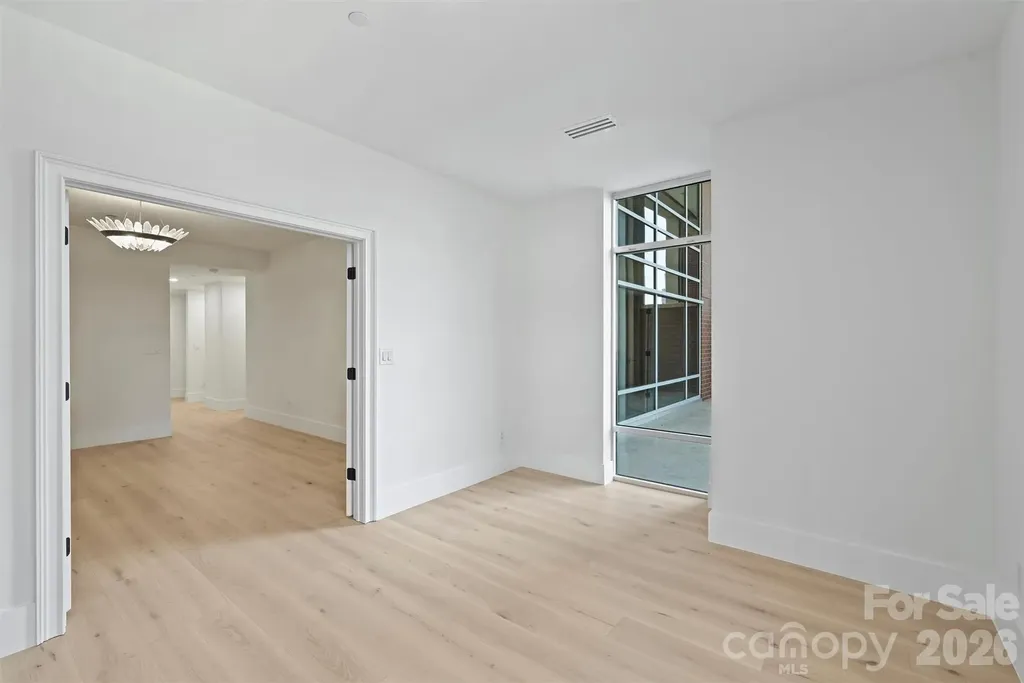 435 S Tryon Street Charlotte NC 28202