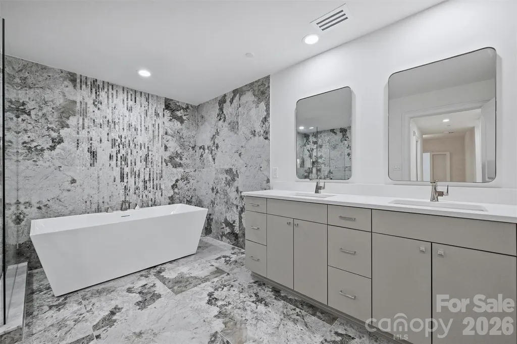 435 S Tryon Street Charlotte NC 28202