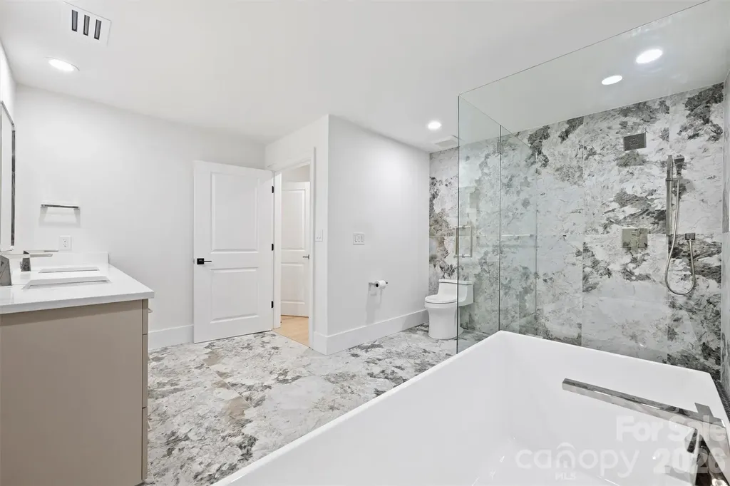 435 S Tryon Street Charlotte NC 28202