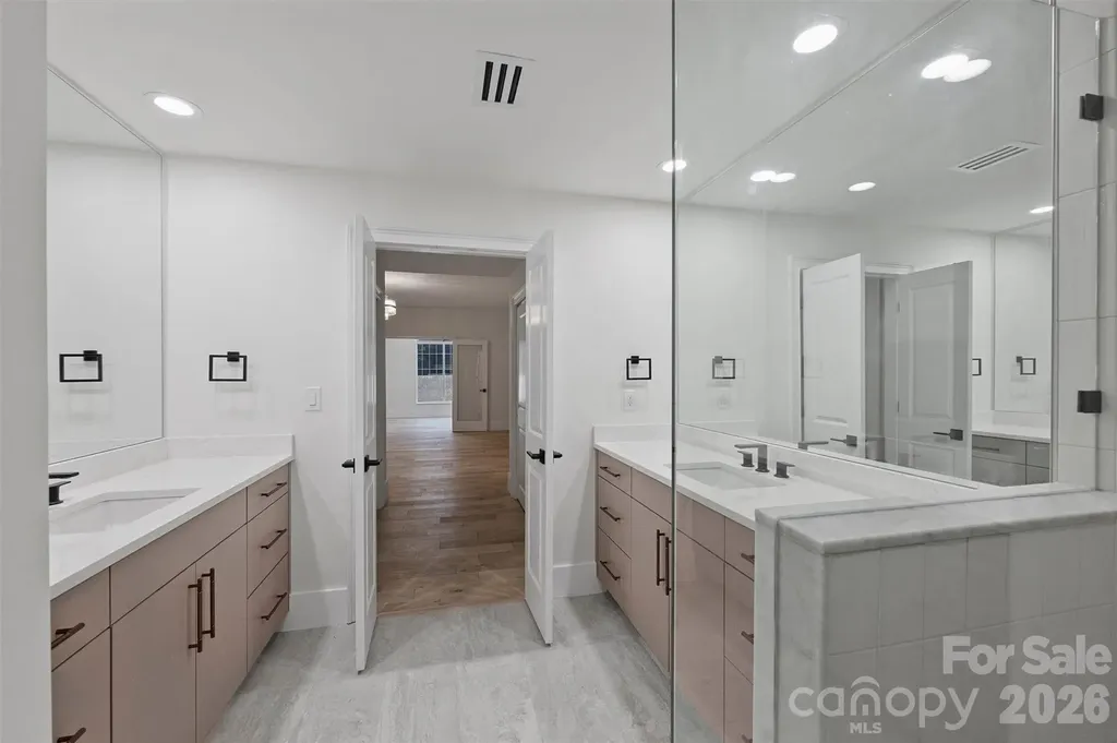 435 S Tryon Street Charlotte NC 28202