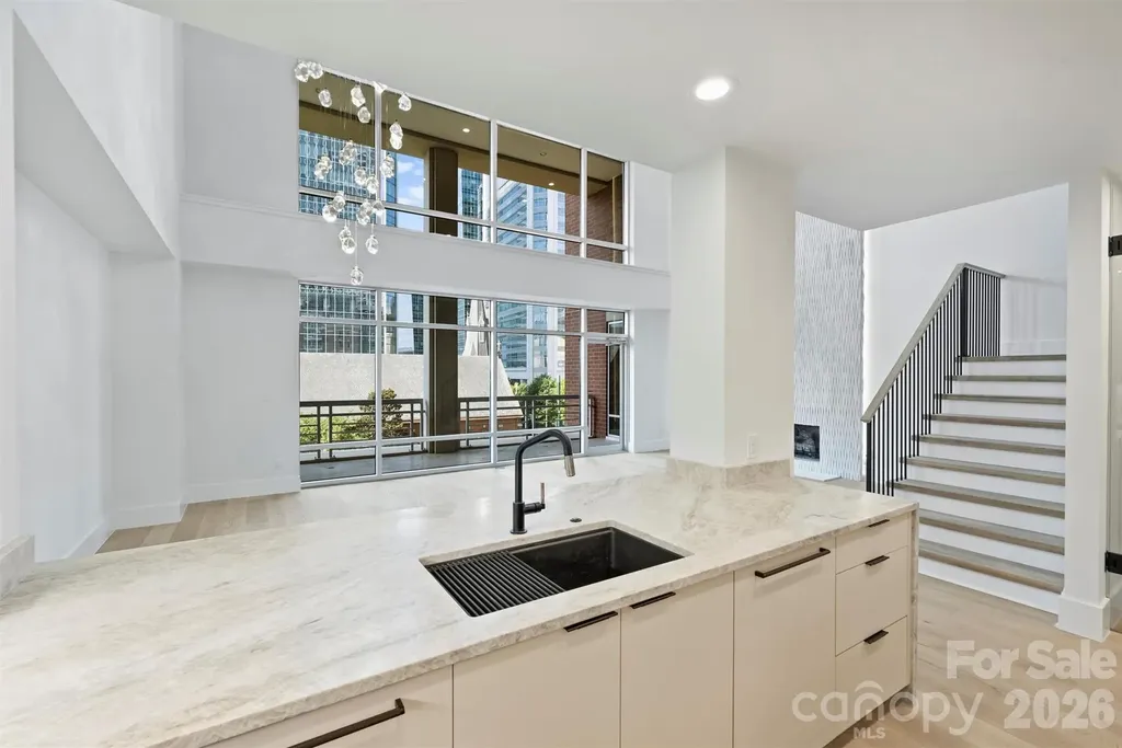 435 S Tryon Street Charlotte NC 28202