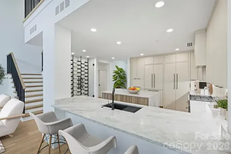 435 S Tryon Street Charlotte NC 28202
