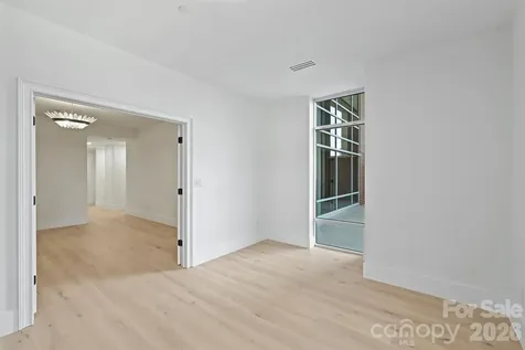 435 S Tryon Street Charlotte NC 28202