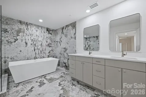 435 S Tryon Street Charlotte NC 28202