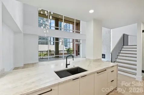 435 S Tryon Street Charlotte NC 28202