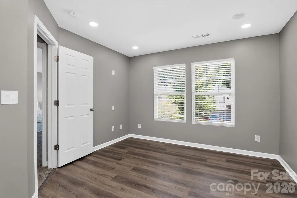 15705 Lakepoint Forest Drive Charlotte NC 28278