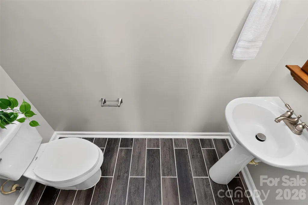 15705 Lakepoint Forest Drive Charlotte NC 28278