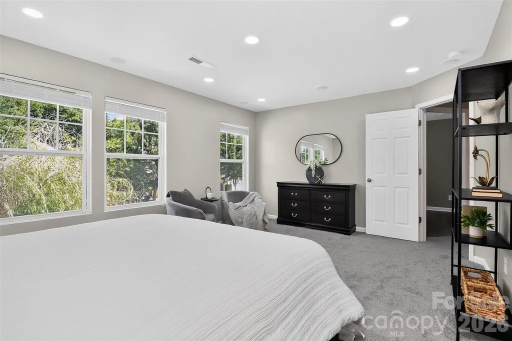 15705 Lakepoint Forest Drive Charlotte NC 28278