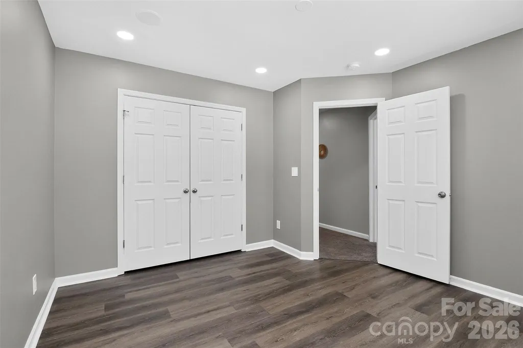 15705 Lakepoint Forest Drive Charlotte NC 28278