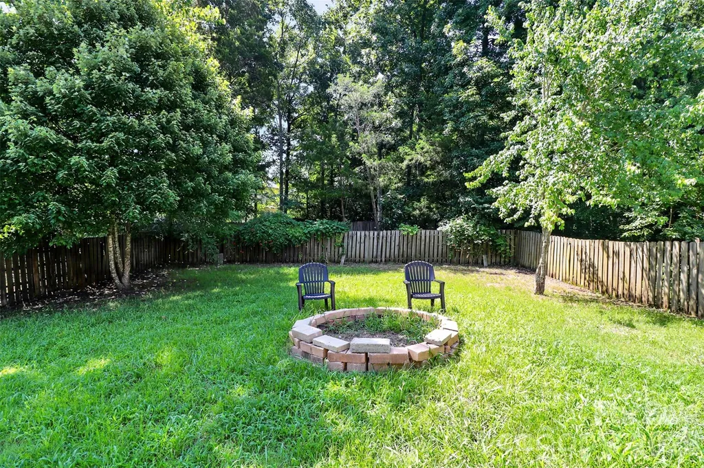 15705 Lakepoint Forest Drive Charlotte NC 28278