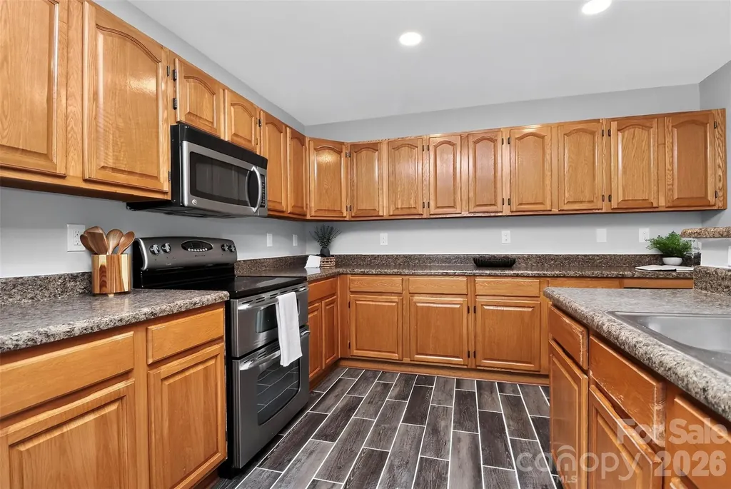 15705 Lakepoint Forest Drive Charlotte NC 28278