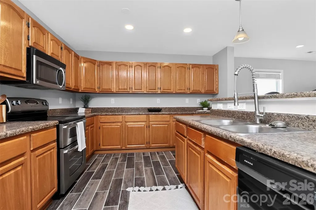 15705 Lakepoint Forest Drive Charlotte NC 28278