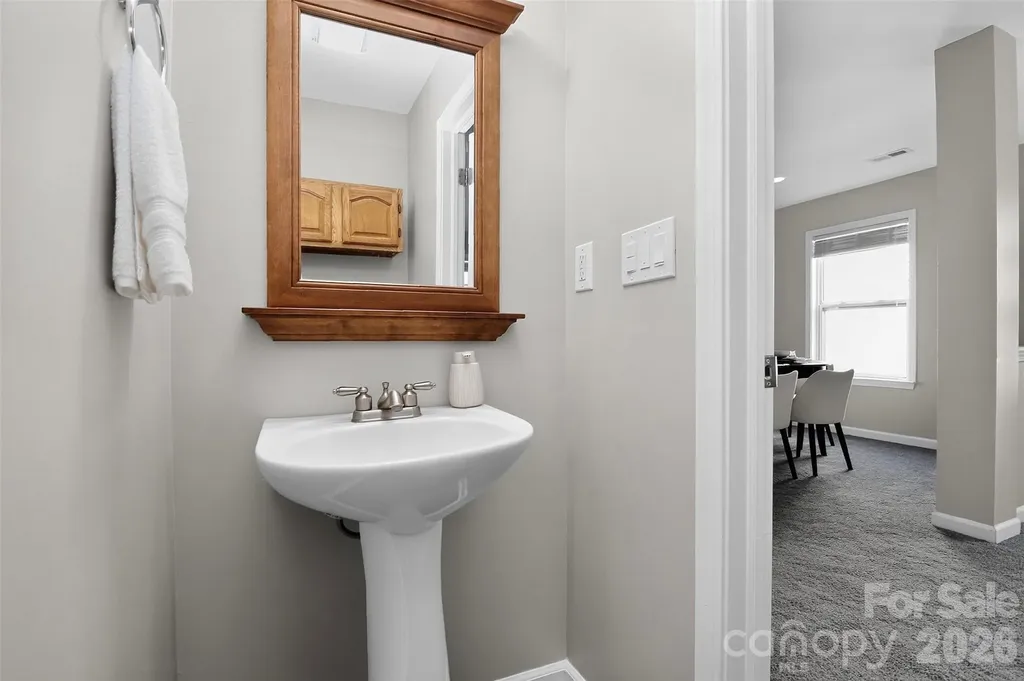 15705 Lakepoint Forest Drive Charlotte NC 28278