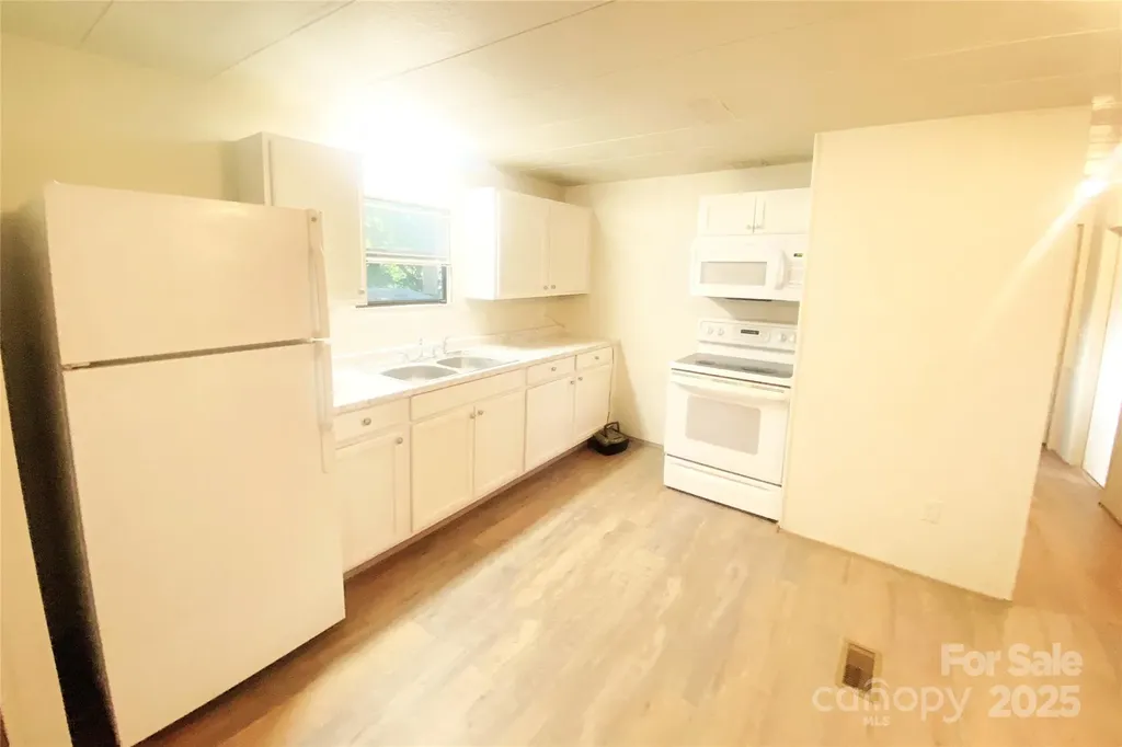295 Asbury Road Candler NC 28715
