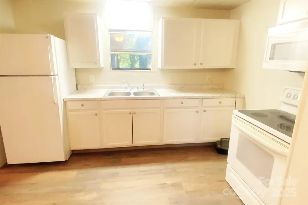 295 Asbury Road Candler NC 28715
