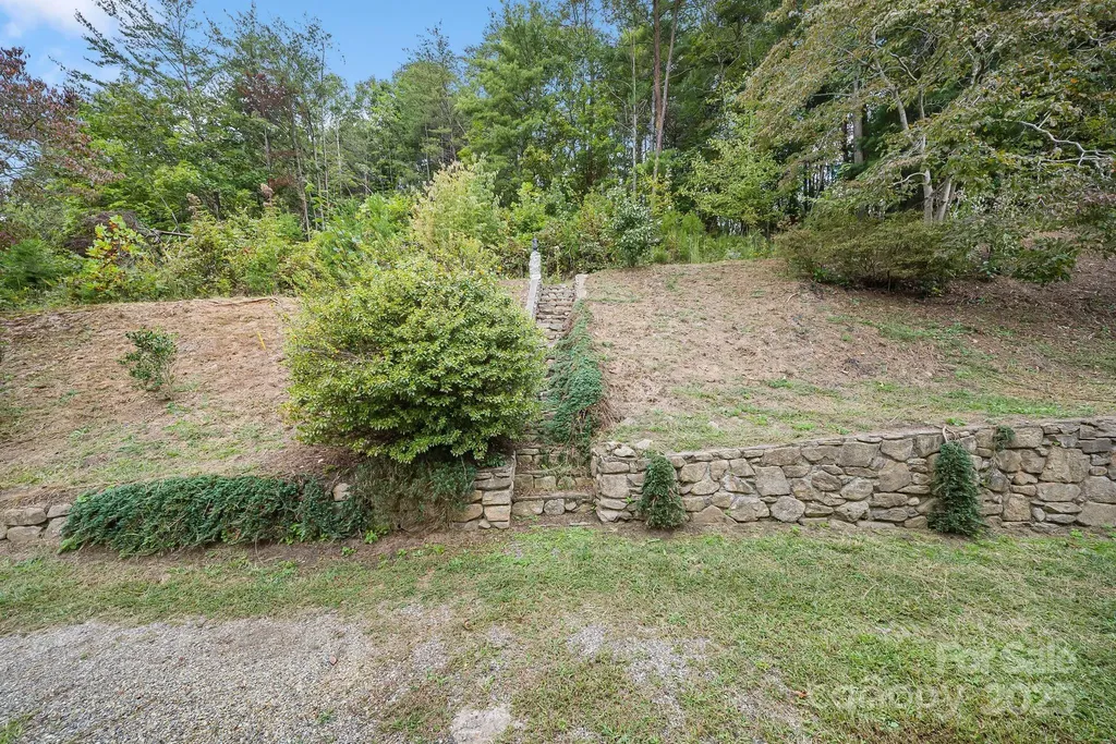 25 Mezzo Cove Asheville NC 28804