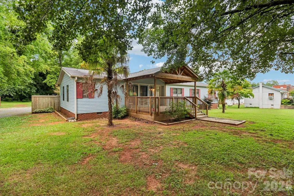 122 S Main Street New London NC 28127