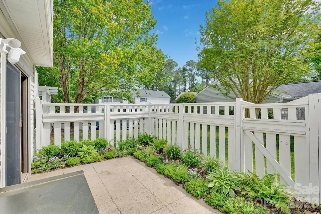 8510 Castle Pine Court Charlotte NC 28226