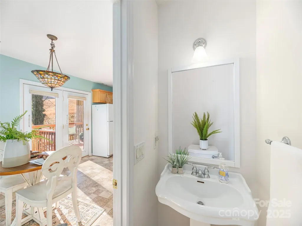53 Vancott Court Clyde NC 28721