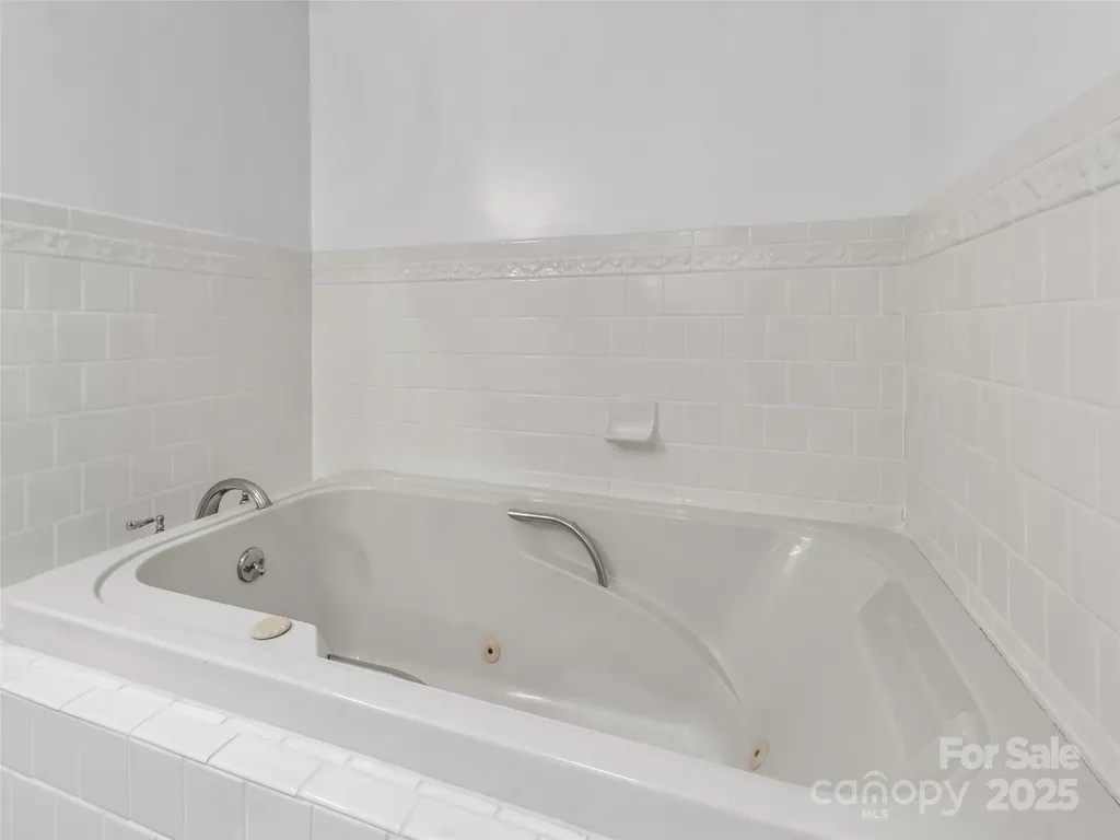 18 & 44 Sierra Point Waynesville NC 28786