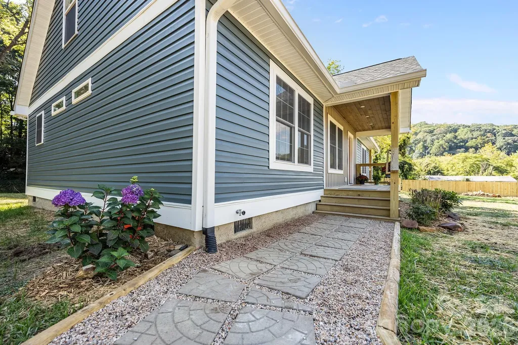 215 Mccoy Cove Black Mountain NC 28711