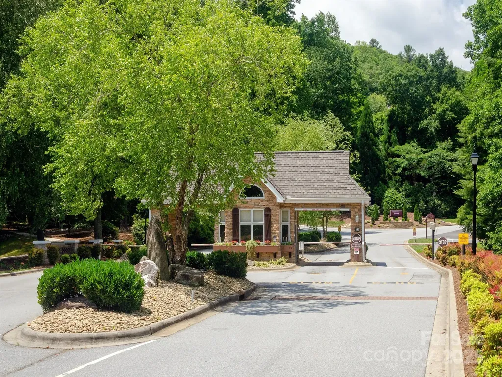 210 Black Oak Lane Hendersonville NC 28791
