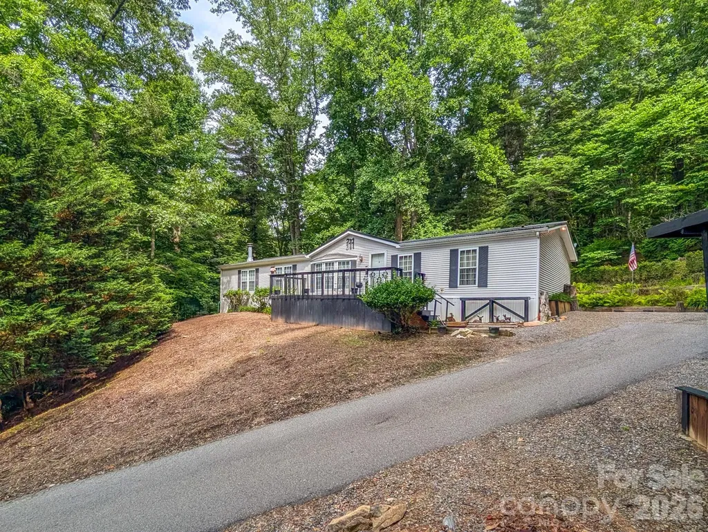 1372 Lickskillet Road Burnsville NC 28714