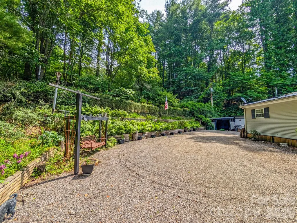 1372 Lickskillet Road Burnsville NC 28714