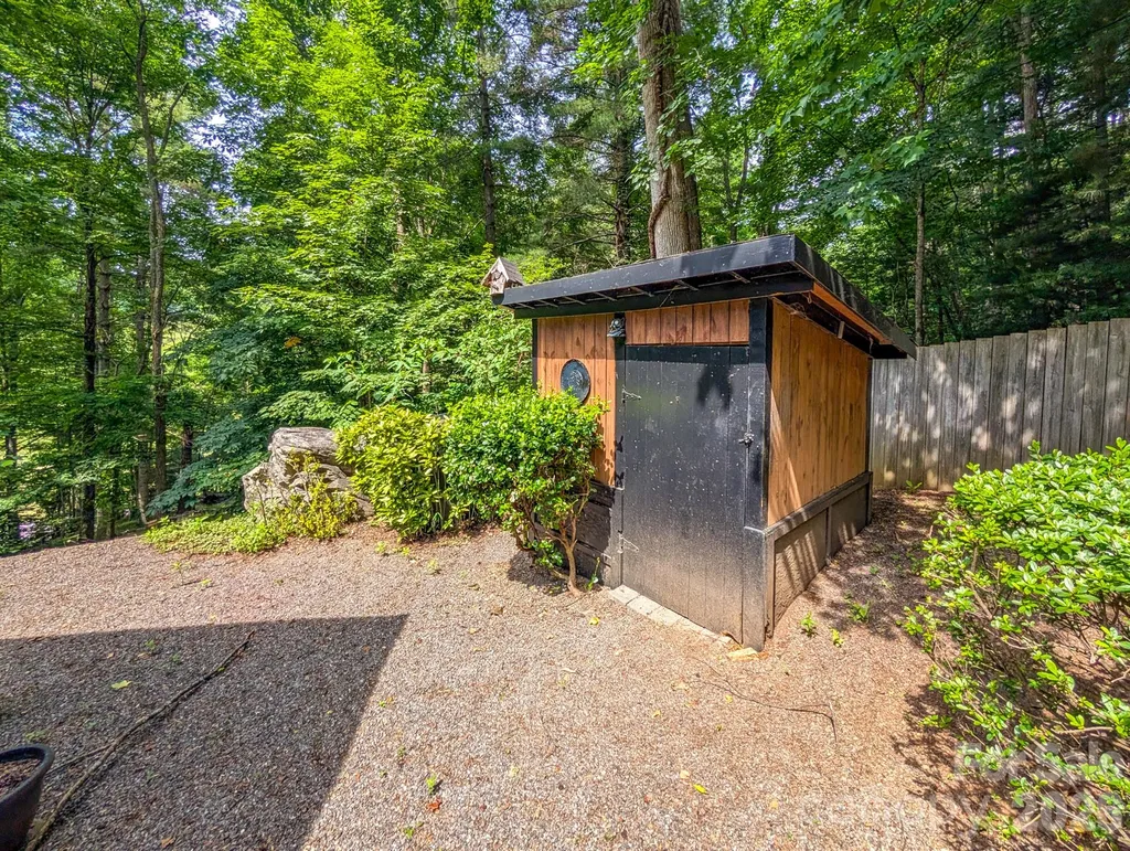 1372 Lickskillet Road Burnsville NC 28714