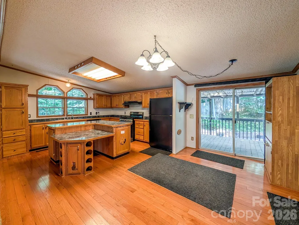 1372 Lickskillet Road Burnsville NC 28714