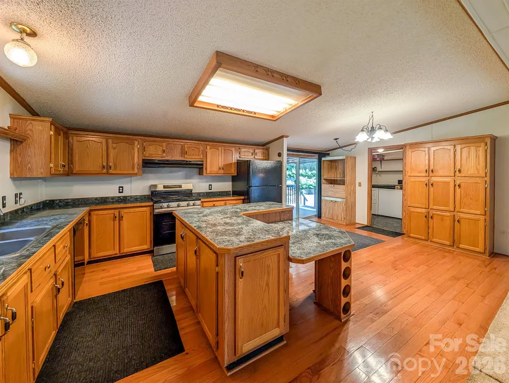 1372 Lickskillet Road Burnsville NC 28714
