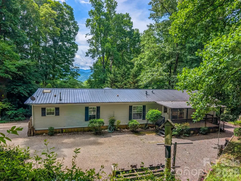1372 Lickskillet Road Burnsville NC 28714