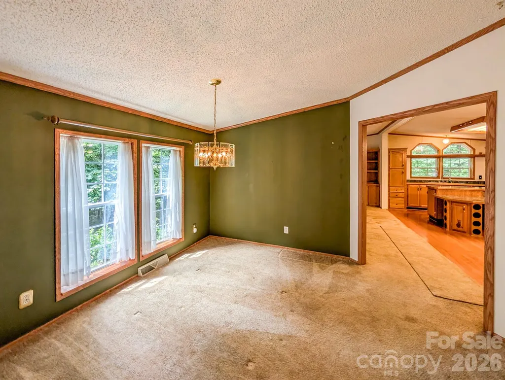 1372 Lickskillet Road Burnsville NC 28714