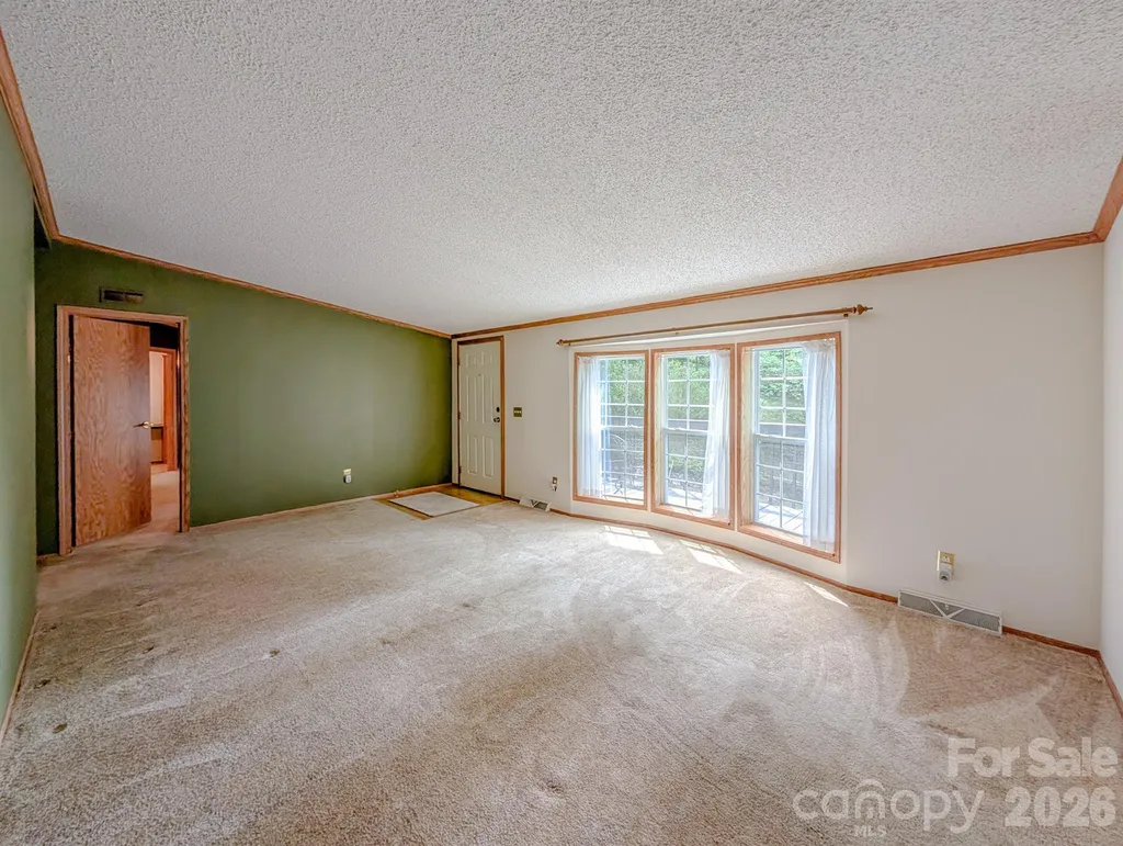 1372 Lickskillet Road Burnsville NC 28714