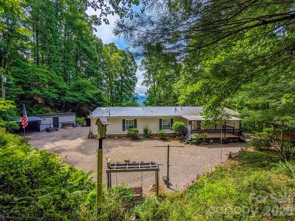 1372 Lickskillet Road Burnsville NC 28714
