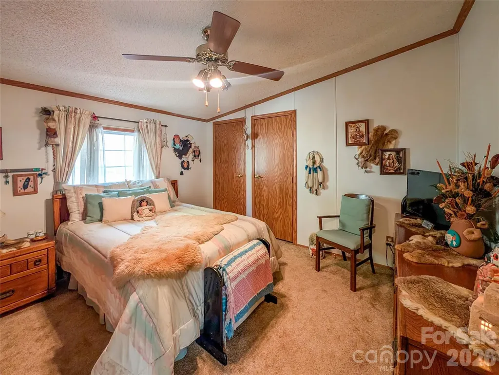 1372 Lickskillet Road Burnsville NC 28714