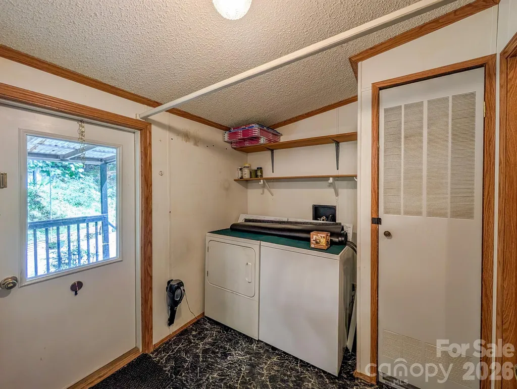 1372 Lickskillet Road Burnsville NC 28714