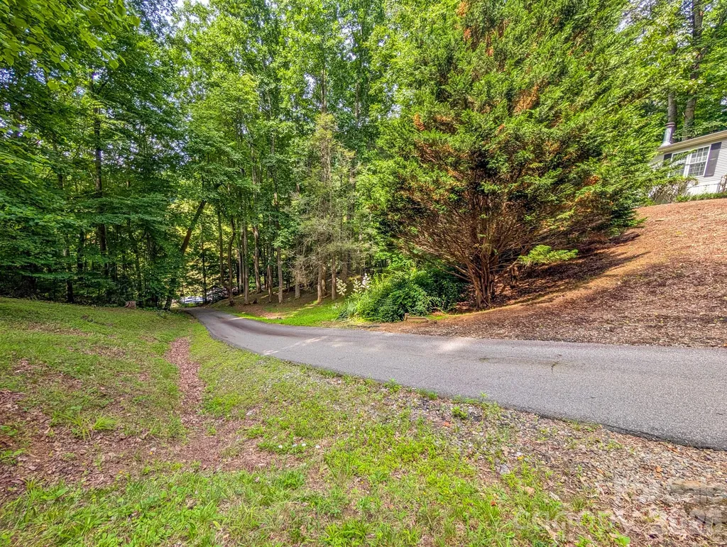 1372 Lickskillet Road Burnsville NC 28714