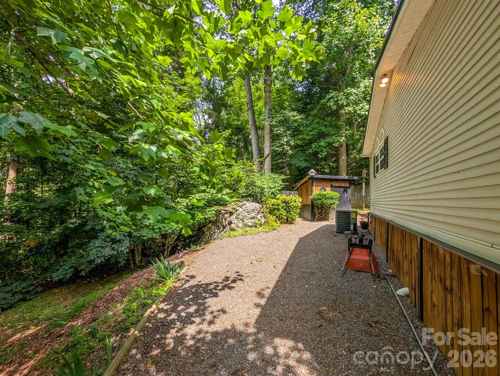 1372 Lickskillet Road Burnsville NC 28714