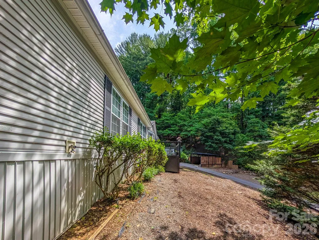 1372 Lickskillet Road Burnsville NC 28714