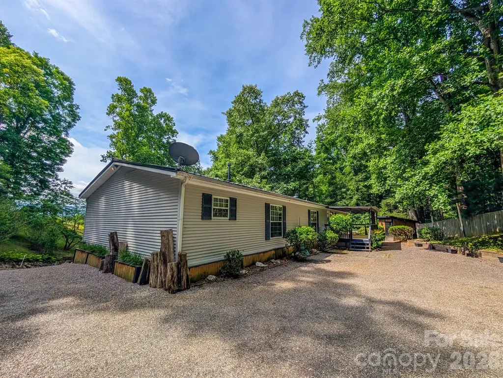 1372 Lickskillet Road Burnsville NC 28714