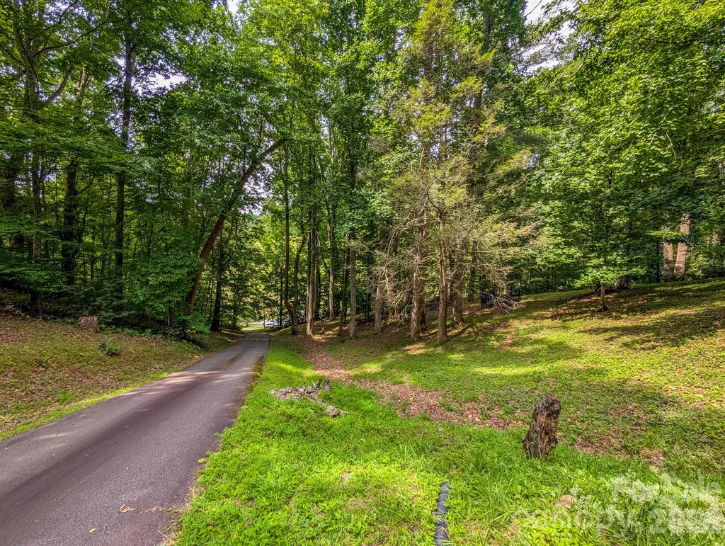1372 Lickskillet Road Burnsville NC 28714