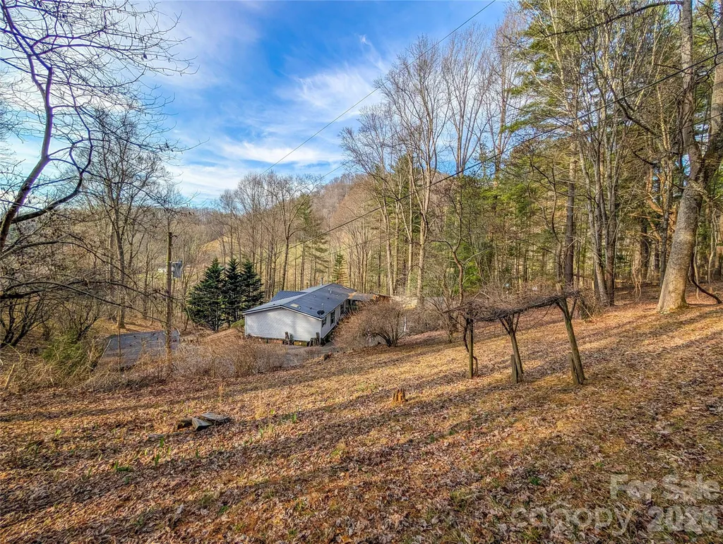 1372 Lickskillet Road Burnsville NC 28714