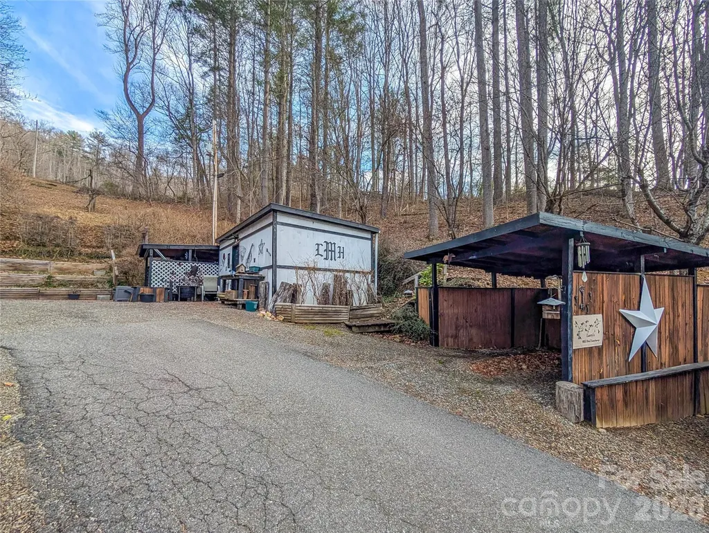 1372 Lickskillet Road Burnsville NC 28714