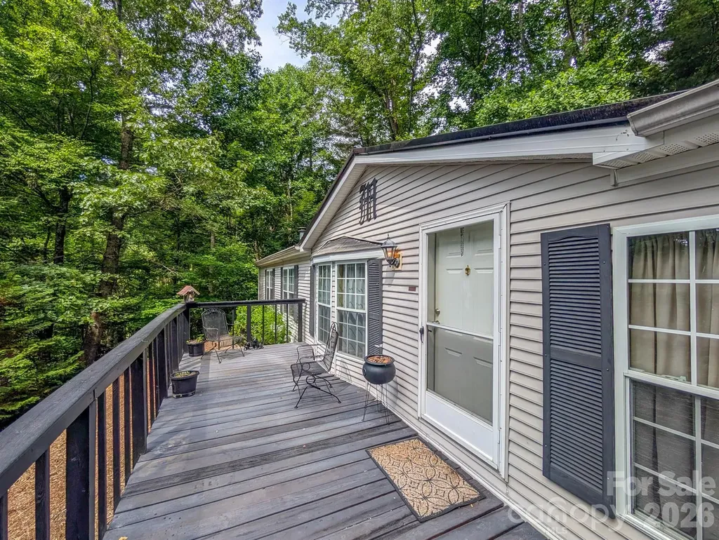 1372 Lickskillet Road Burnsville NC 28714