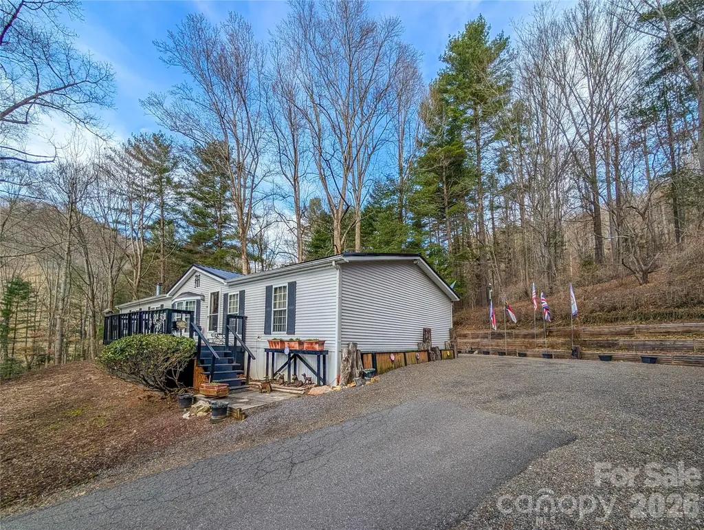 1372 Lickskillet Road Burnsville NC 28714