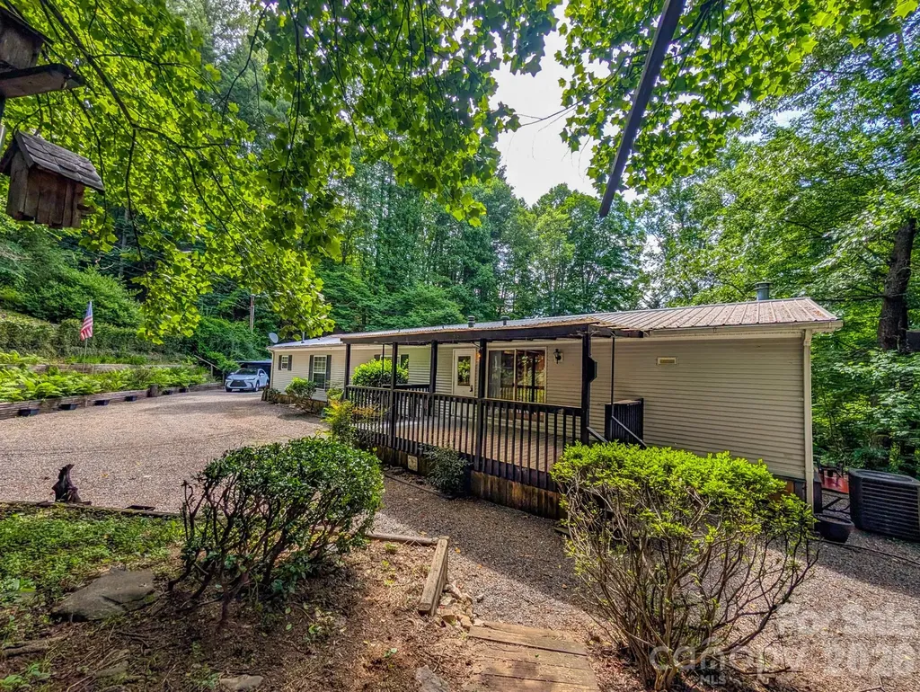 1372 Lickskillet Road Burnsville NC 28714