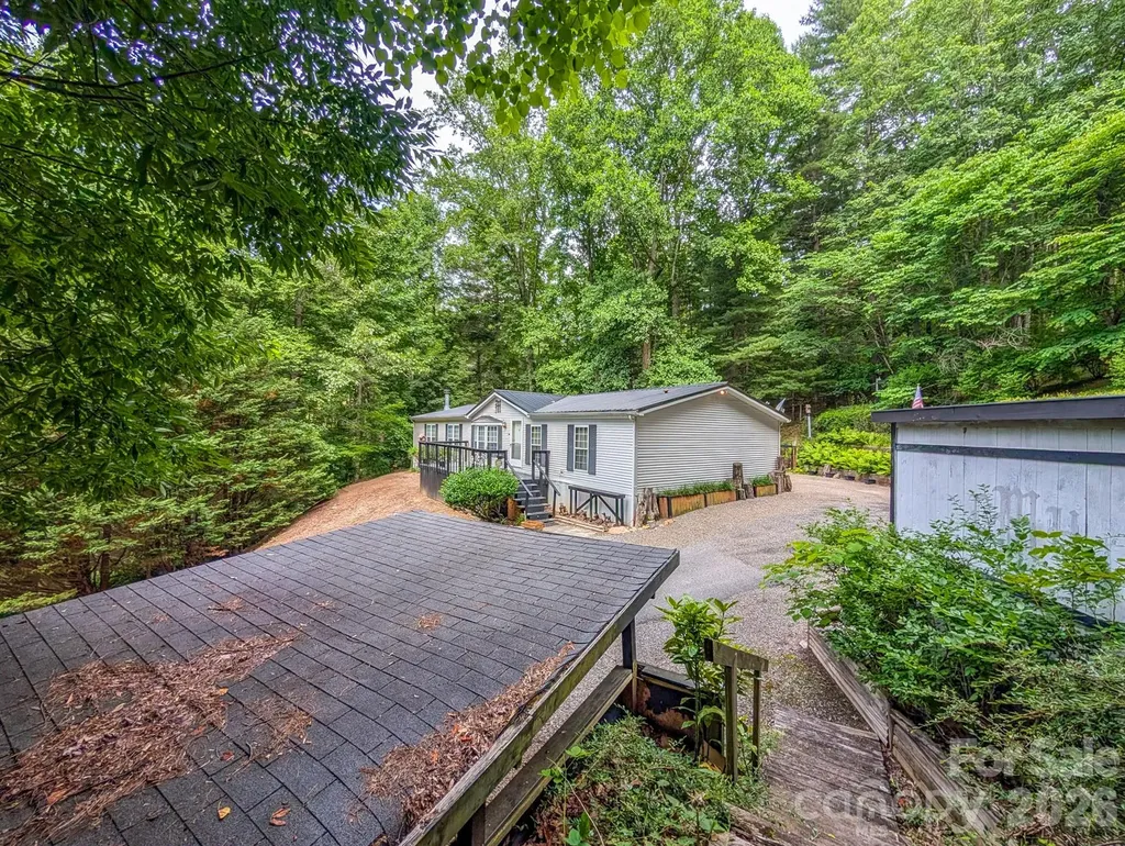 1372 Lickskillet Road Burnsville NC 28714