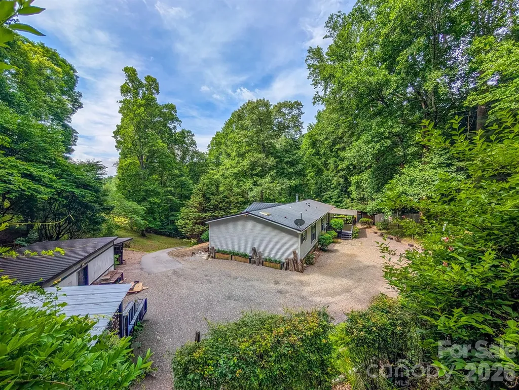 1372 Lickskillet Road Burnsville NC 28714