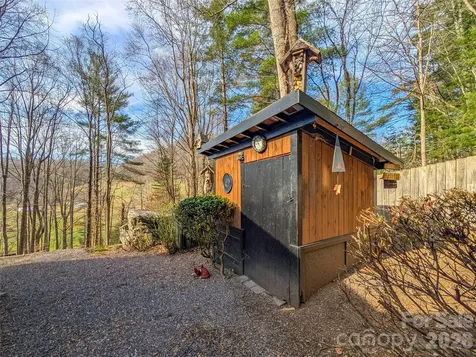 1372 Lickskillet Road Burnsville NC 28714
